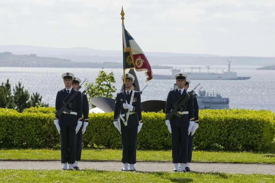 Présentation au drapeau à l’École de Maistrance