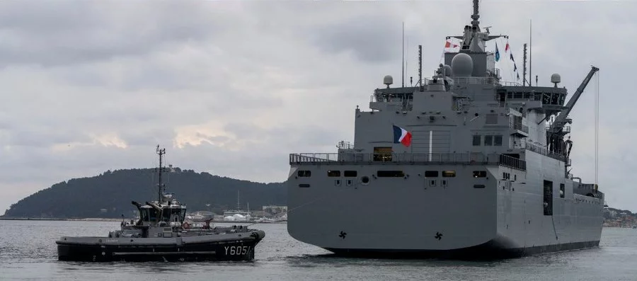 Le bâtiment ravitailleur de forces Jacques Stosskopf appareille de Toulon