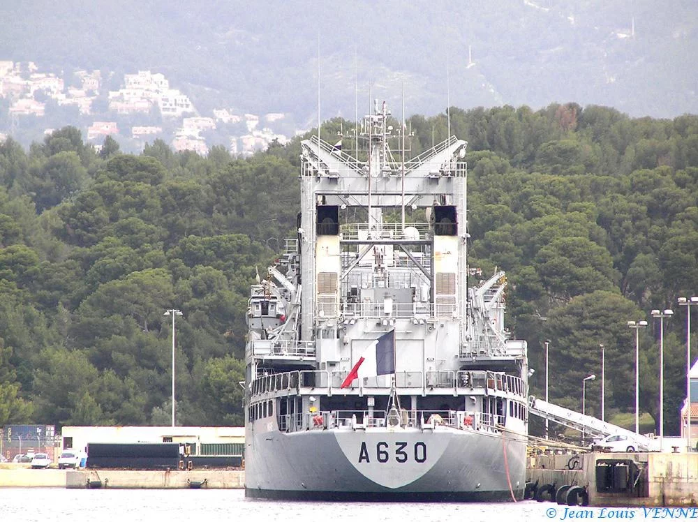 La Marne à quai à l’appontement Milhaud