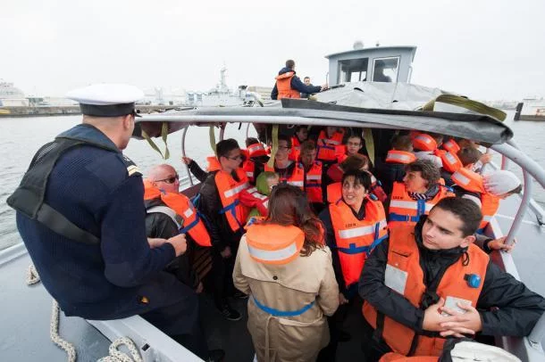 40 lycéens visitent la base navale Cherbourg