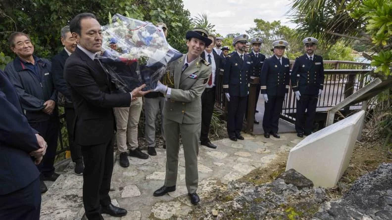 Cérémonie d’hommage à deux marins français décédés dans des circonstances inconnues en 1846 au Japon