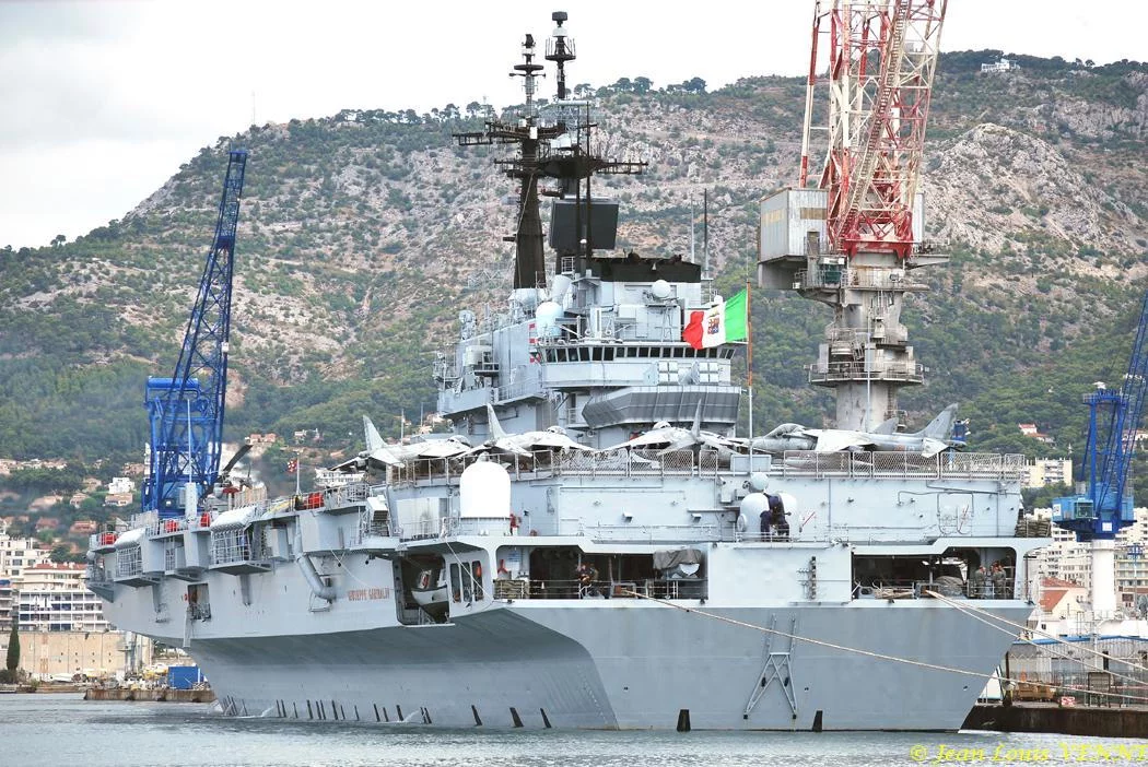Le porte-avions Garibaldi