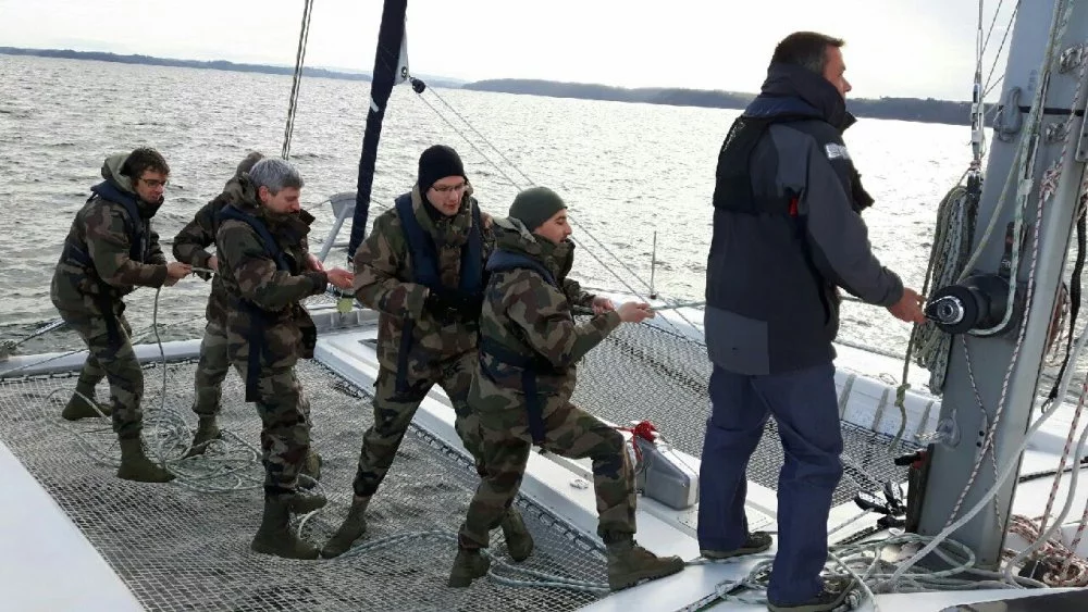 Stages de marinisation et de leadership à l’École navale pour 17 cadres de l’entreprise Boston Consulting Group