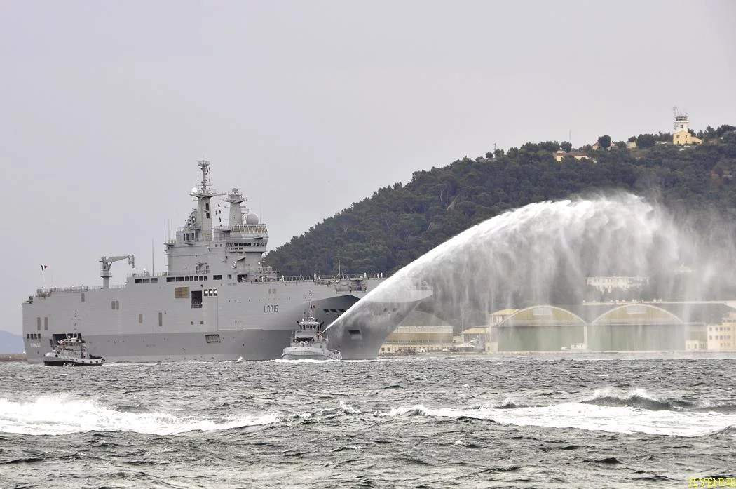 Arrivée du BPC Dixmude à Toulon