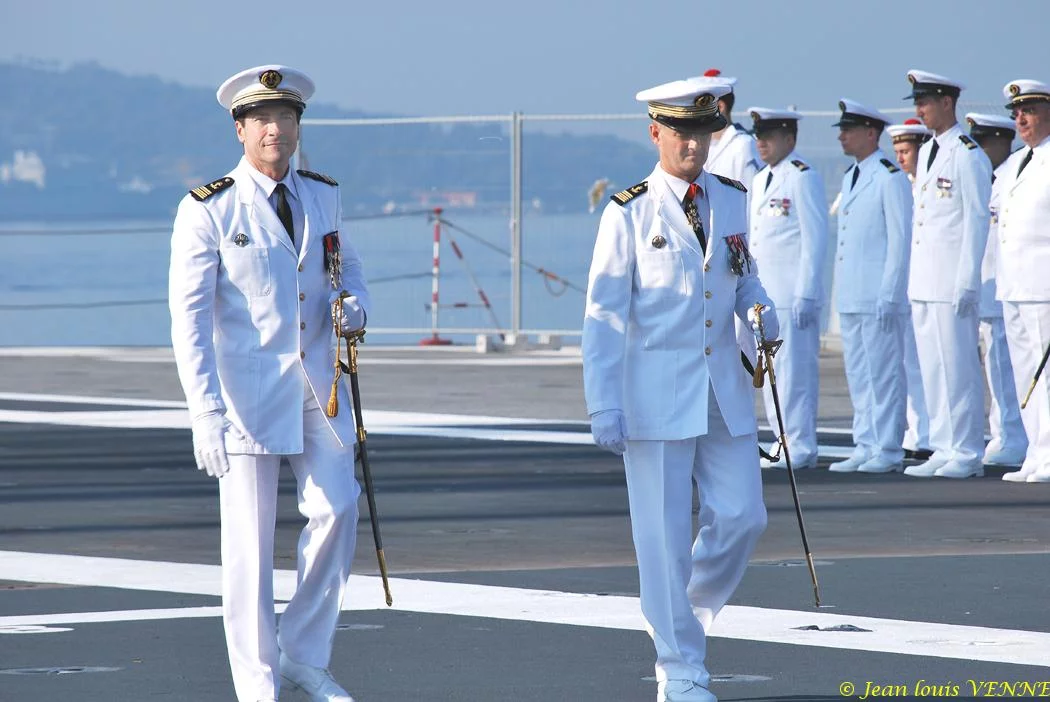 L'ancien commandant, le CV Boivin, et le commandant en second