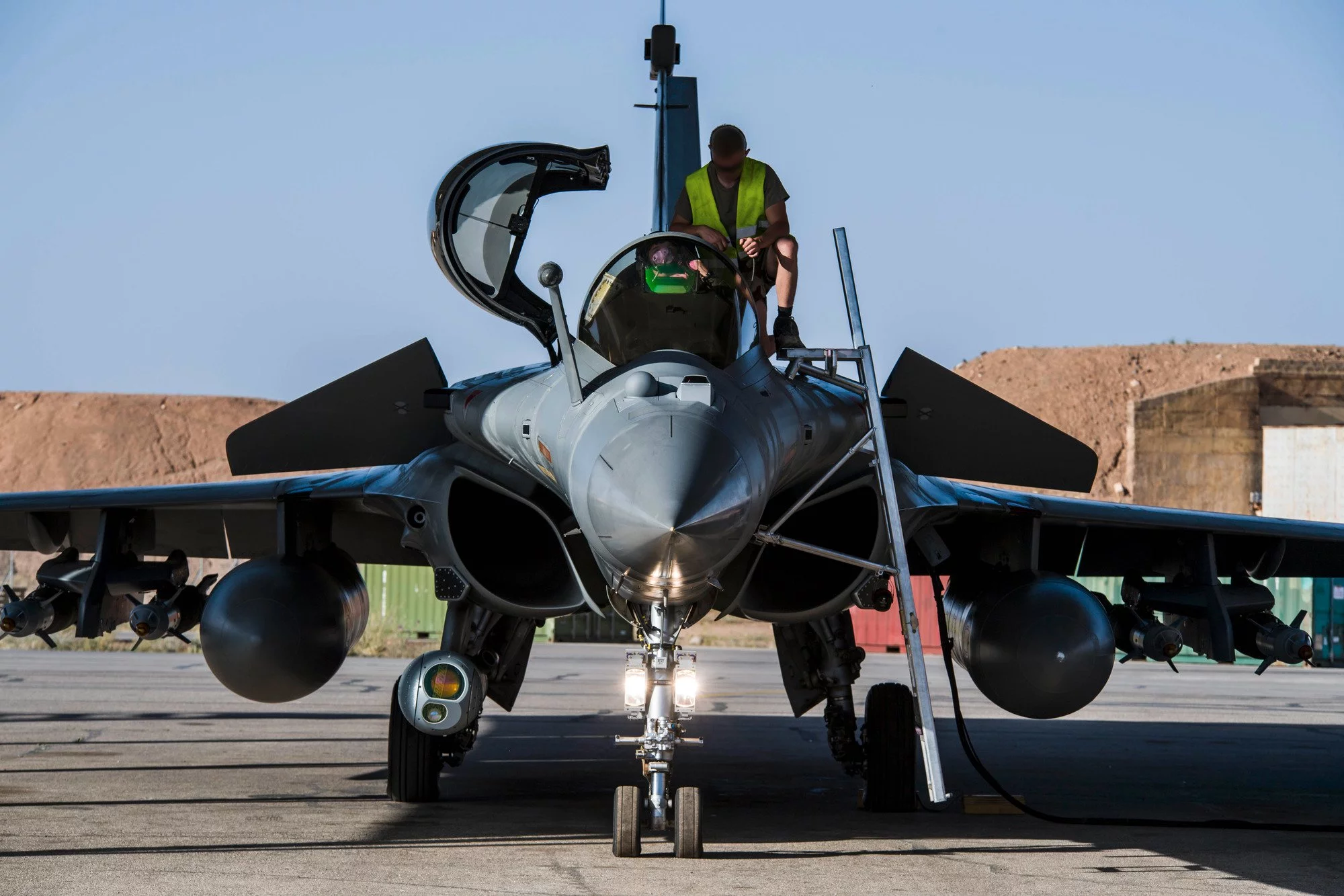 Un Rafale sur la base aérienne projetée au Levant