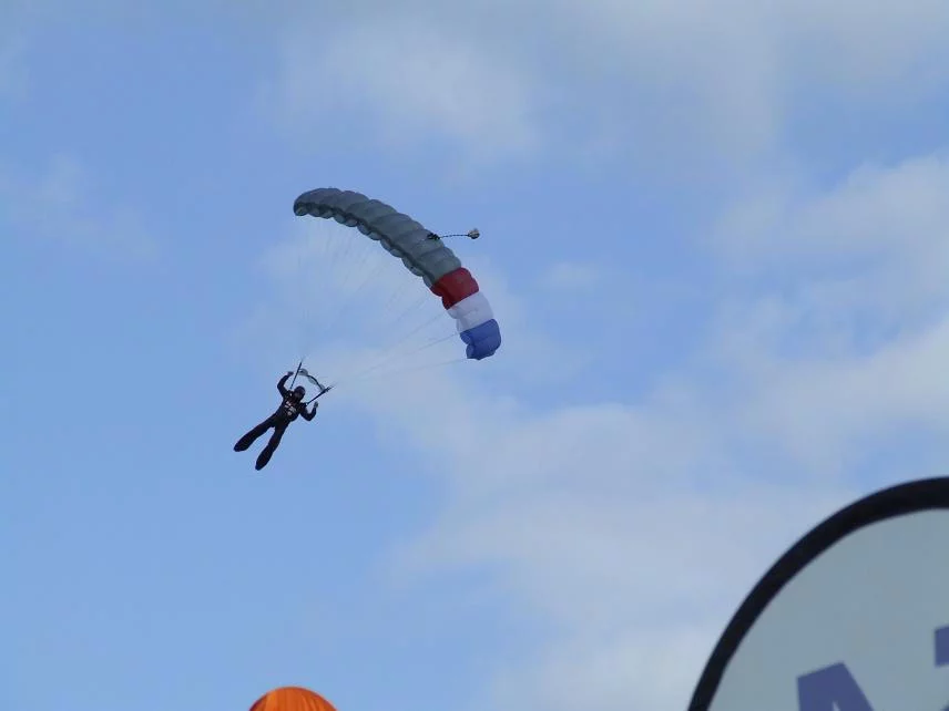 L’équipe Marine Méditerranée de parachutisme