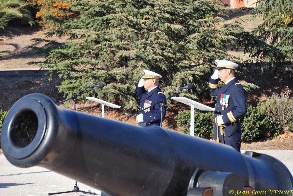 Présentation aux drapeaux du CIN Saint-Mandrier 
