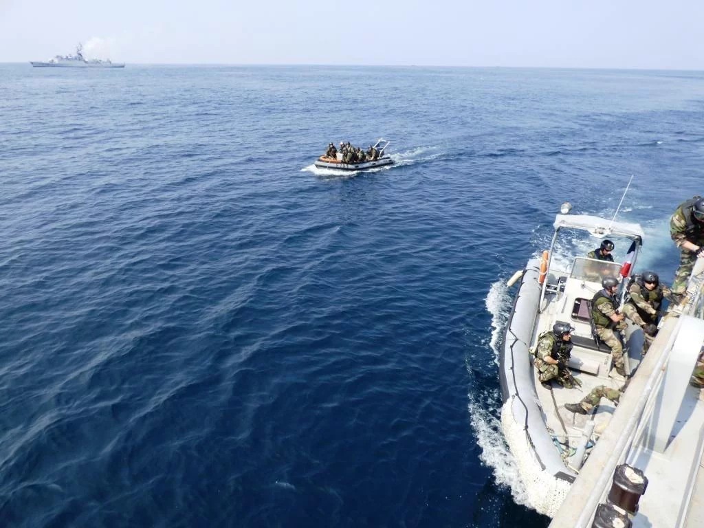 Le Commandant l’Herminier effectue des exercices avec les forces congolaises