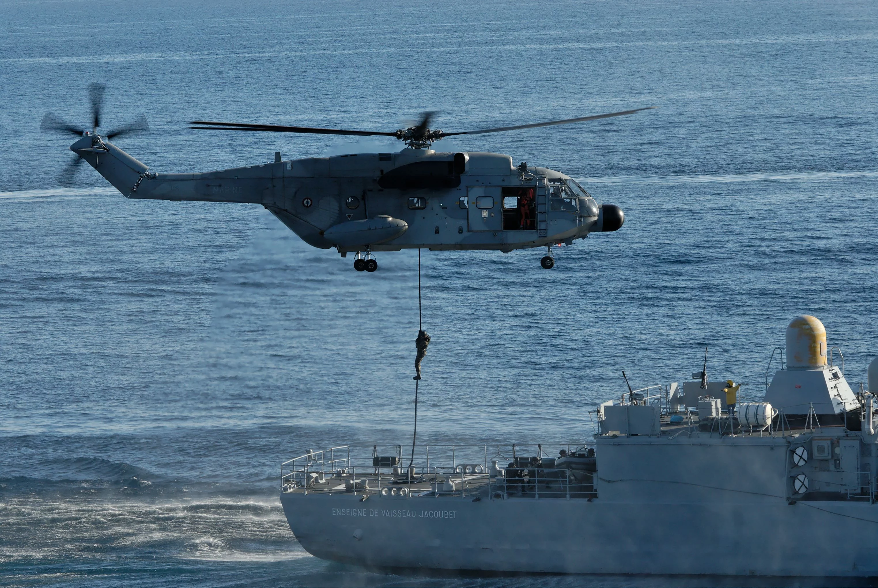 Hélitreuillage d'une équipe de visite