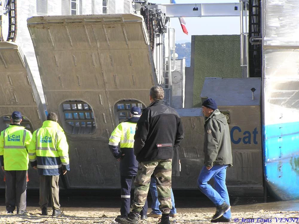 Premier plageage du L-CAT avec matériel roulant