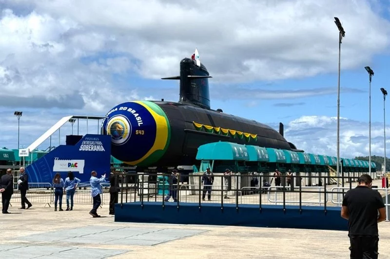 Mise à l’eau du quatrième sous-marin Scorpène brésilien, l'Almirante Karam