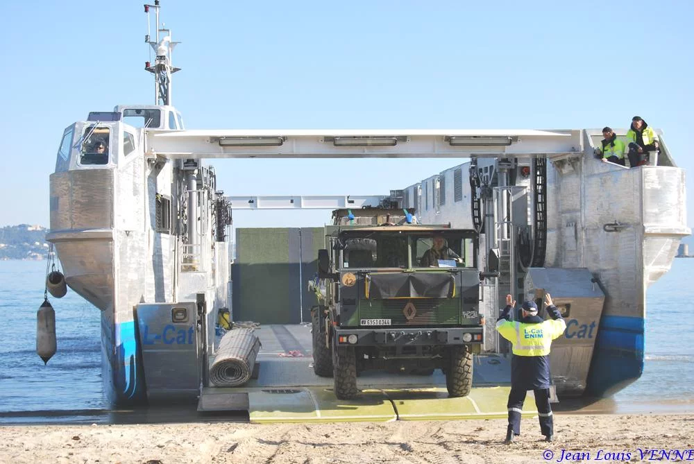 Premier plageage du L-CAT avec matériel roulant