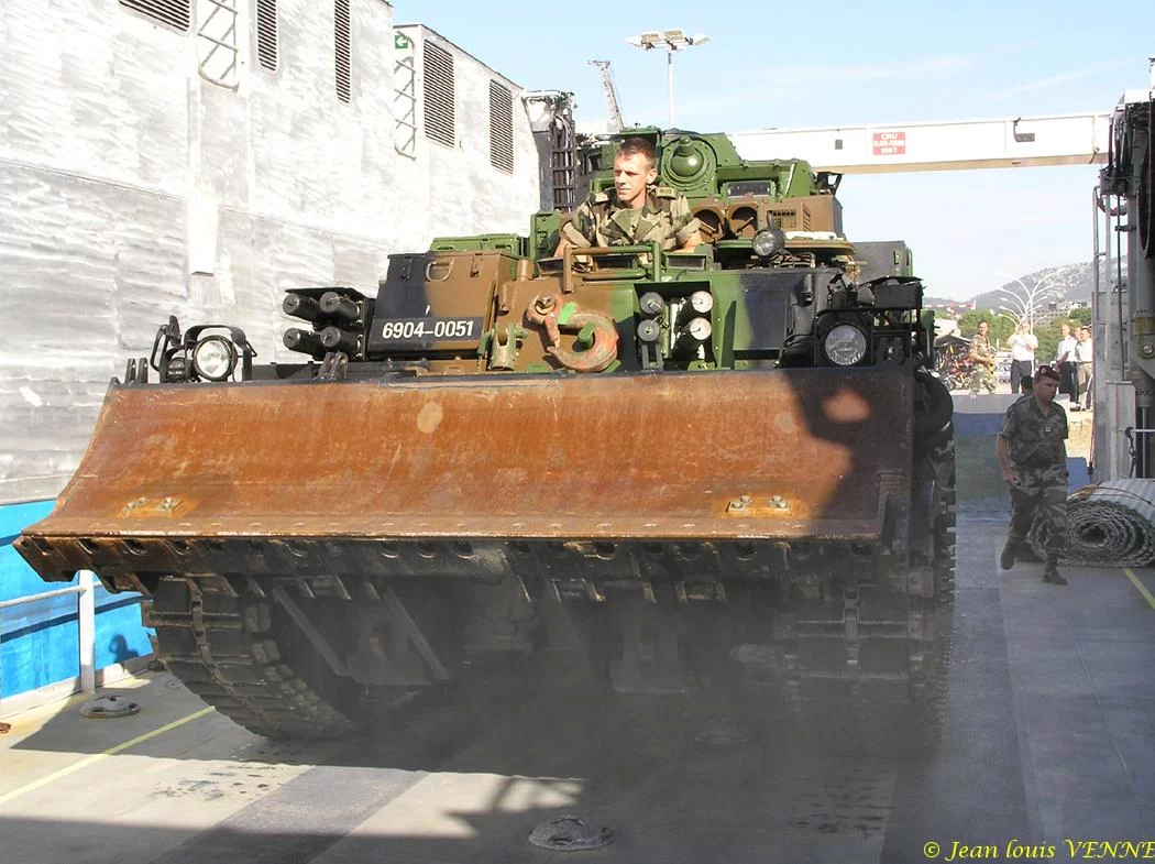 L'Engin Blindé du Génie embarque sur le L-CAT