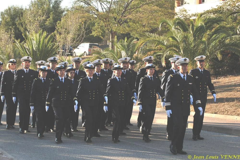 Présentation aux drapeaux du CIN Saint-Mandrier 