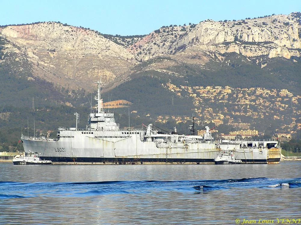 L’ex-Ouragan transféré dans le port de Bregaillon