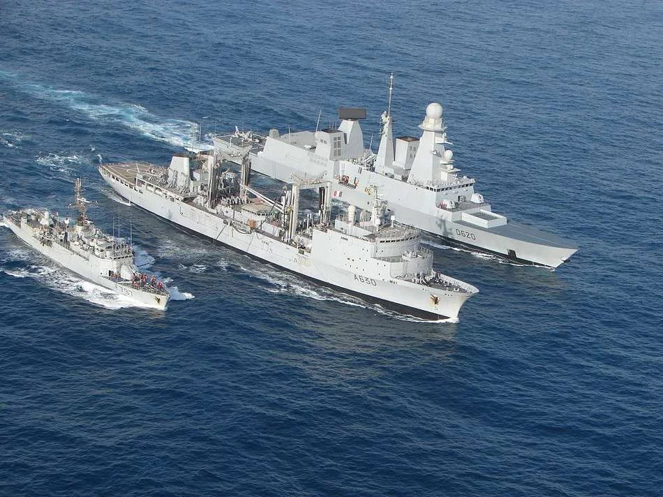 Ravitaillement à la mer entre la Marne, le Forbin et le Cdt Bouan