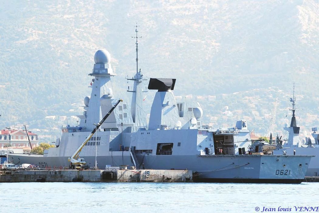 Appontage d’un NH90 sur le Chevalier-Paul