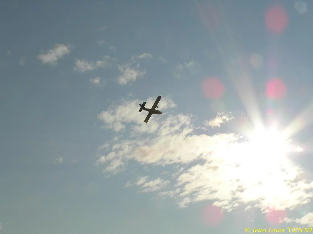 Les Canadairs interviennent au-dessus de Saint Mandrier