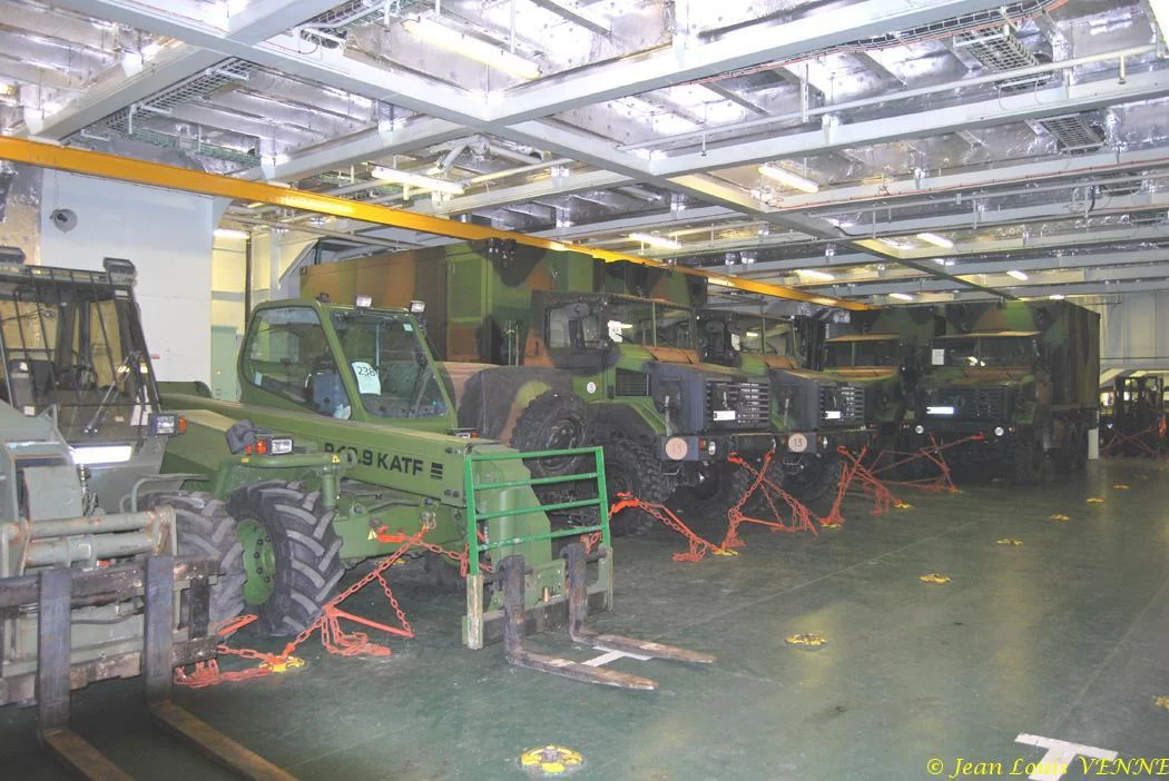 Dans les hangars du Mistral