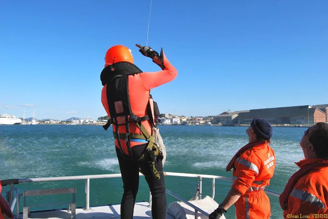Le plongeur de l'hélicoptère