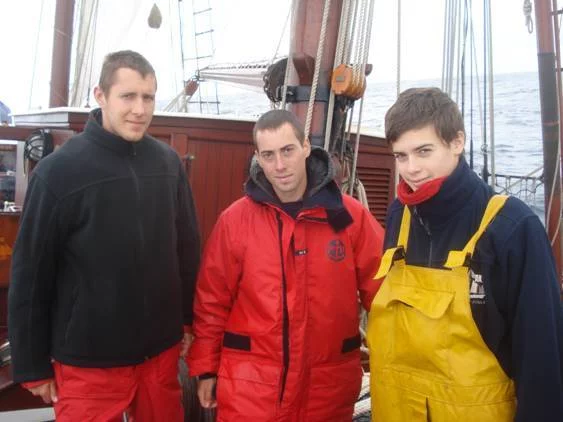 Elèves et équipiers embarqués sur les goélettes