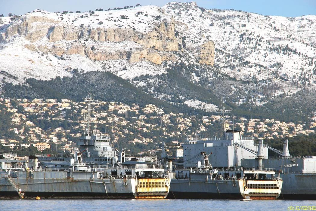 Toulon et ses montages enneigées