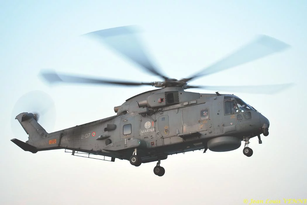 Un hélicoptère EH-101 de la marine italienne