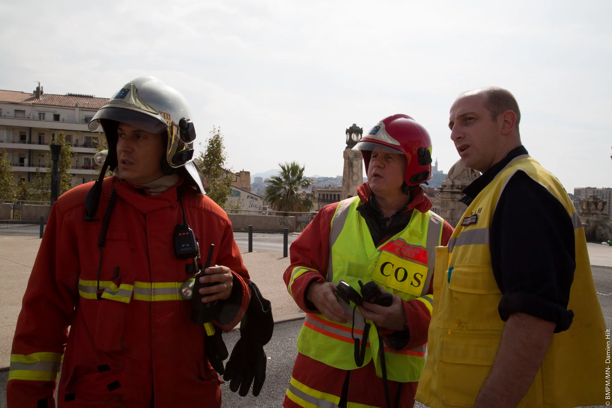Le BMPM porte secours aux victimes de l'attaque sur le parvis de la gare St-Charles