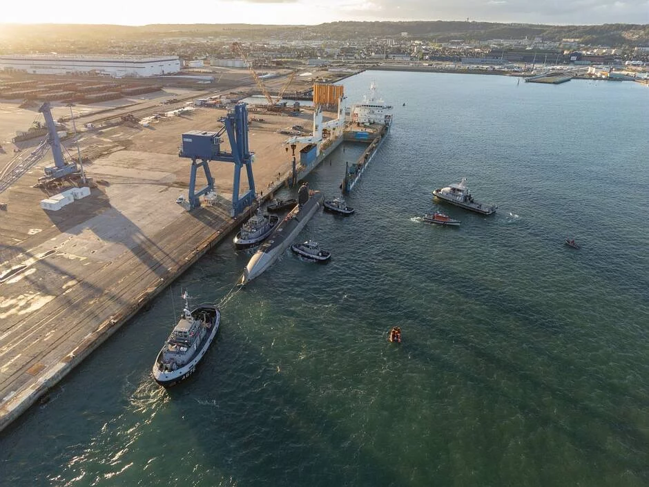 Transfert du sous-marin Perle