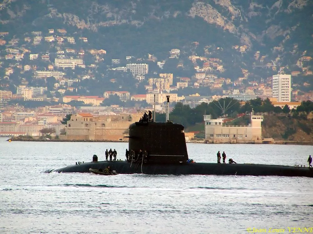 Un SNA arrive Ã  Toulon