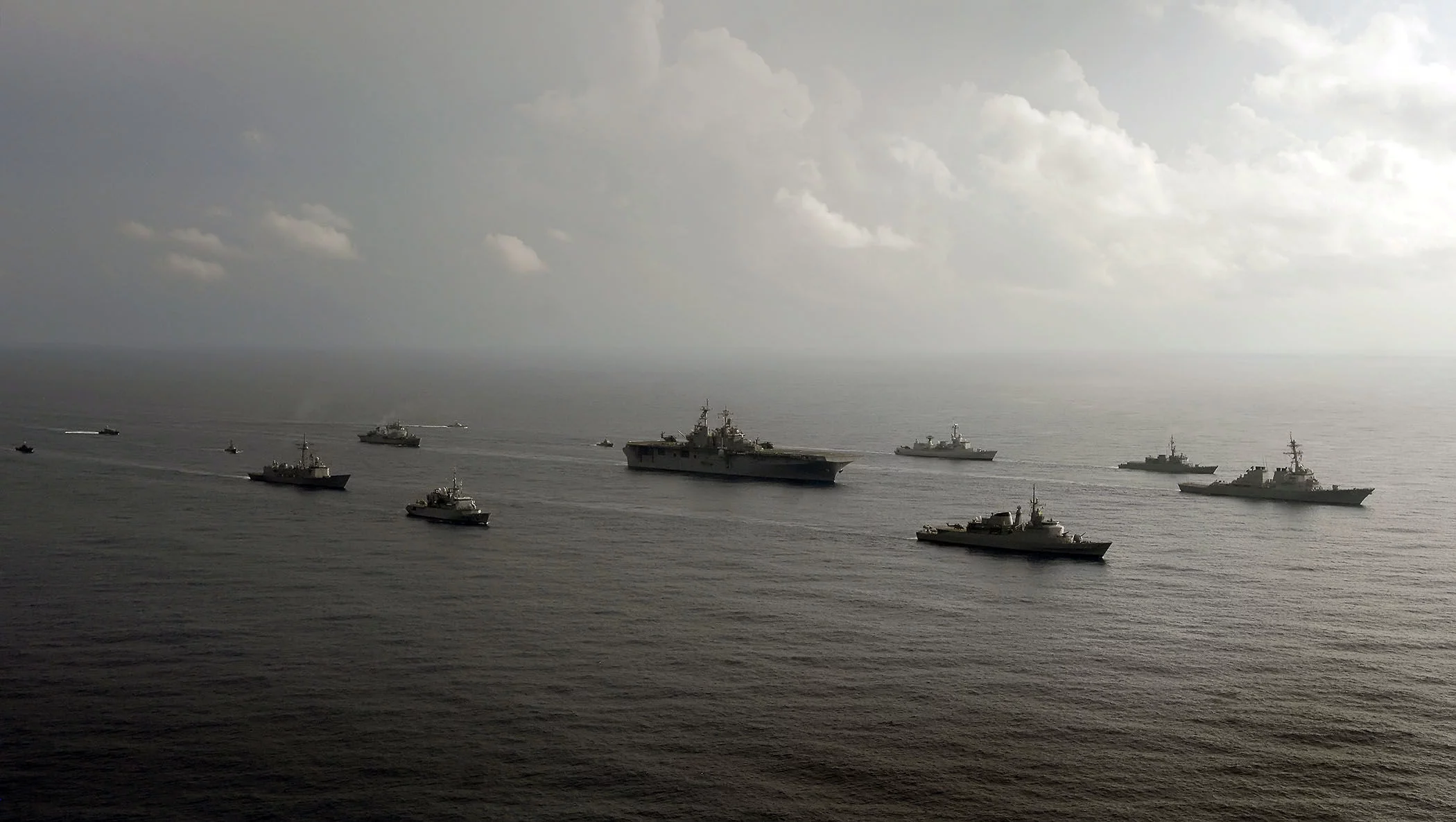 Des navires des Etats-Unis et d'autres participent Ã  un exercice photo au large de la cÃ´te du Panama pendant l'exercice Panamax 2007
