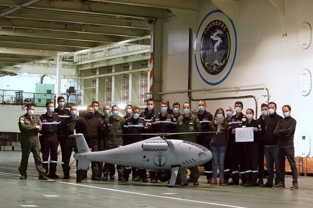 Un drone S-100 à bord du PHA Tonnerre