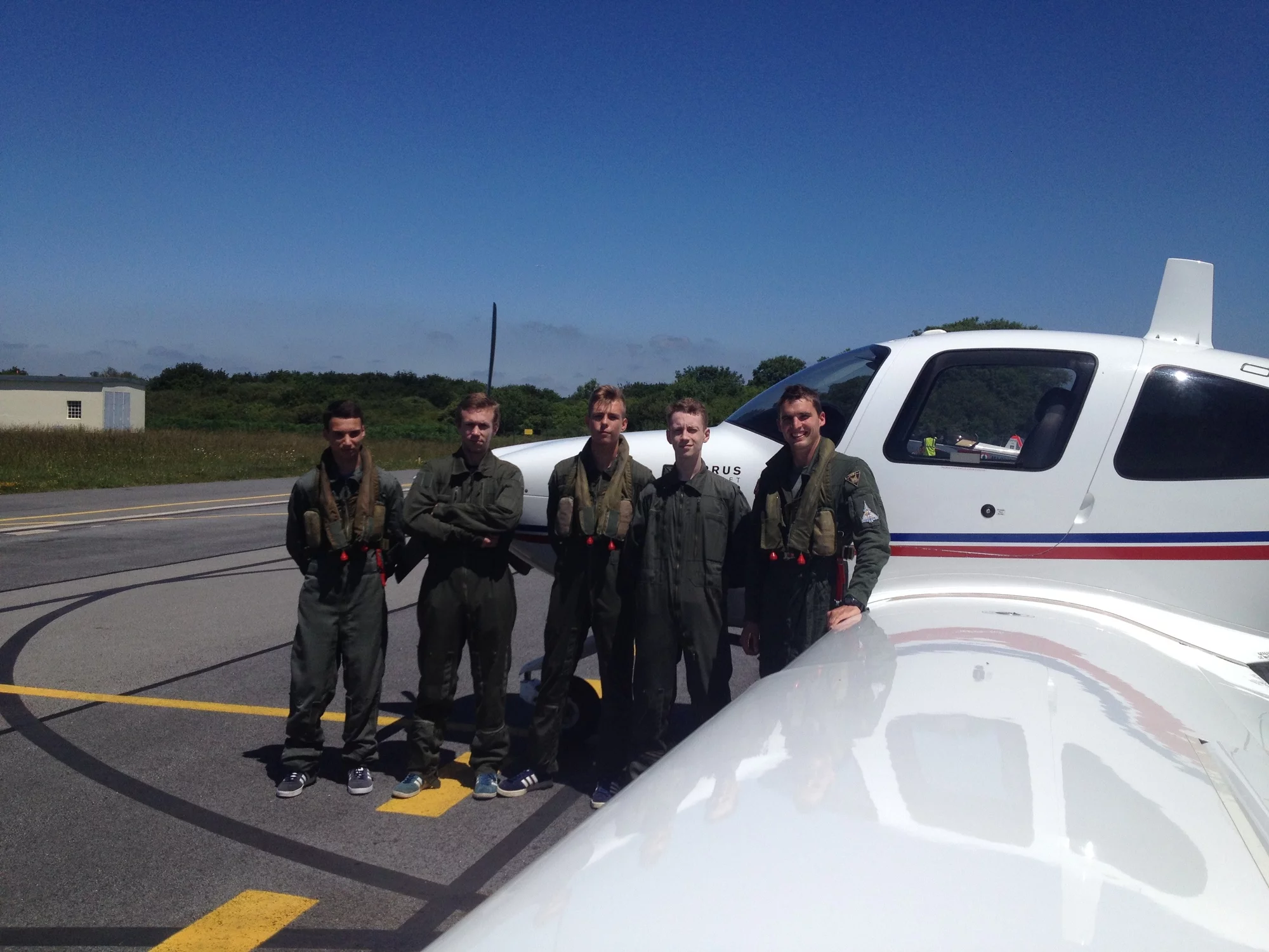 Dles élèves du lycée naval ayant obtenu leur Brevet d’Initiation Aéronautique