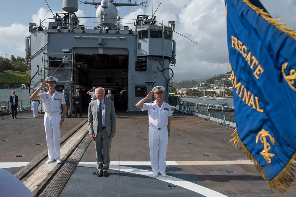 Le vice-président du Conseil d’État accueilli à bord de la frégate Germinal