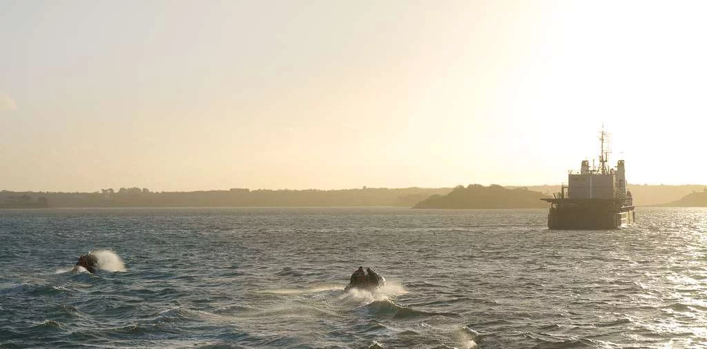 Embarcations en approche rapide