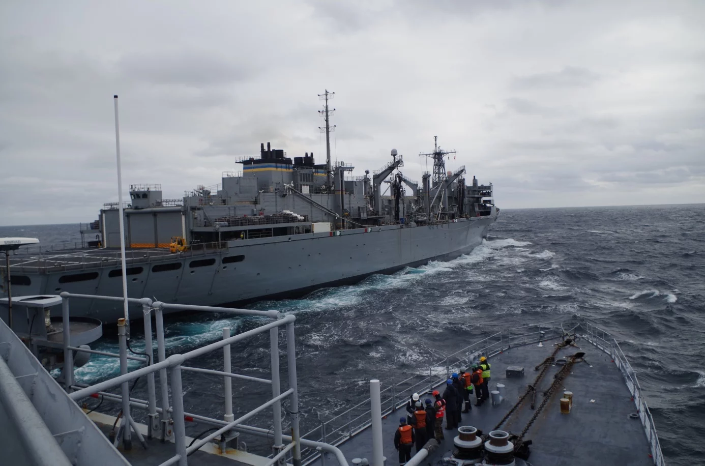 Le Primauguet se ravitaille auprès de l'USNS Supply