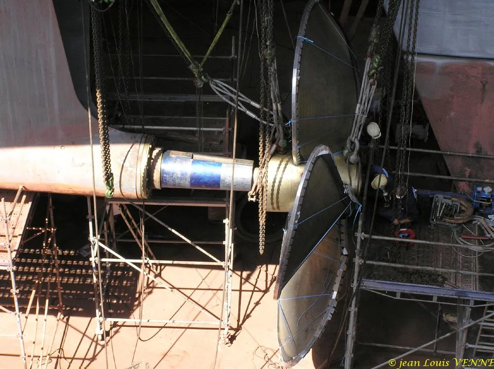 La seconde hélice du porte-avions