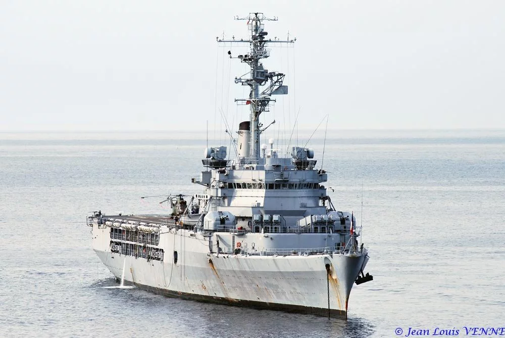 La Jeanne d’Arc au mouillage devant Toulon