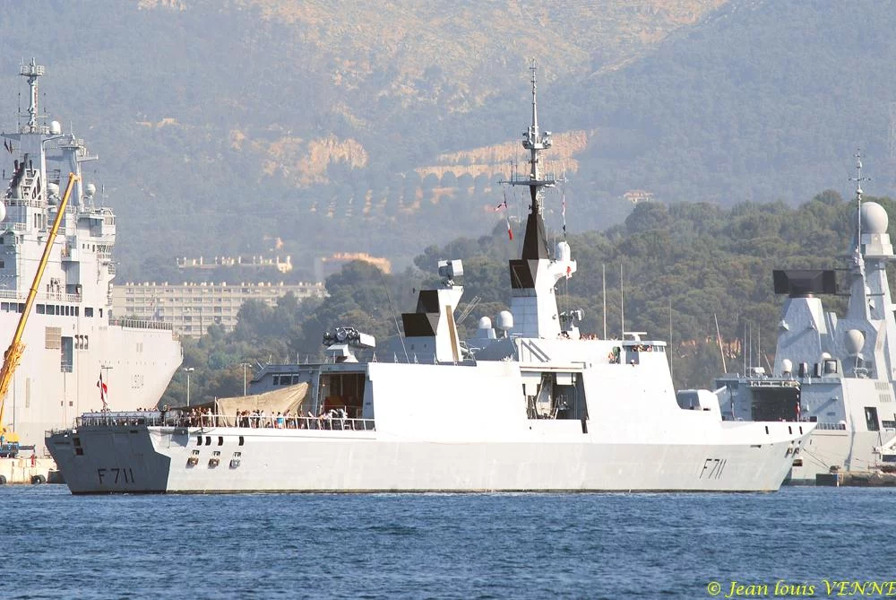 La frégate Surcouf appareille pour sa sortie des familles