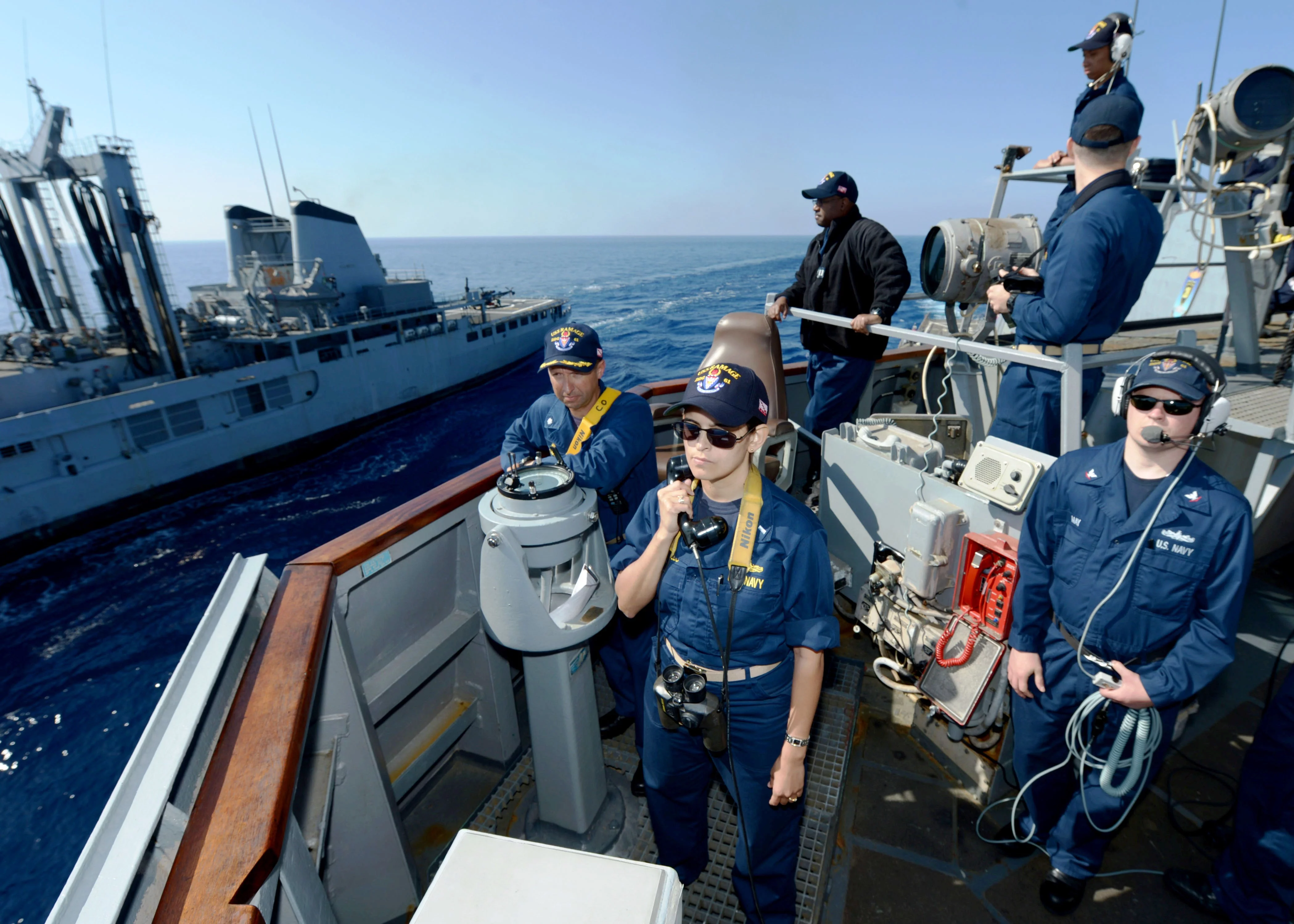 L'USS Ramage se ravitaille auprès du Var