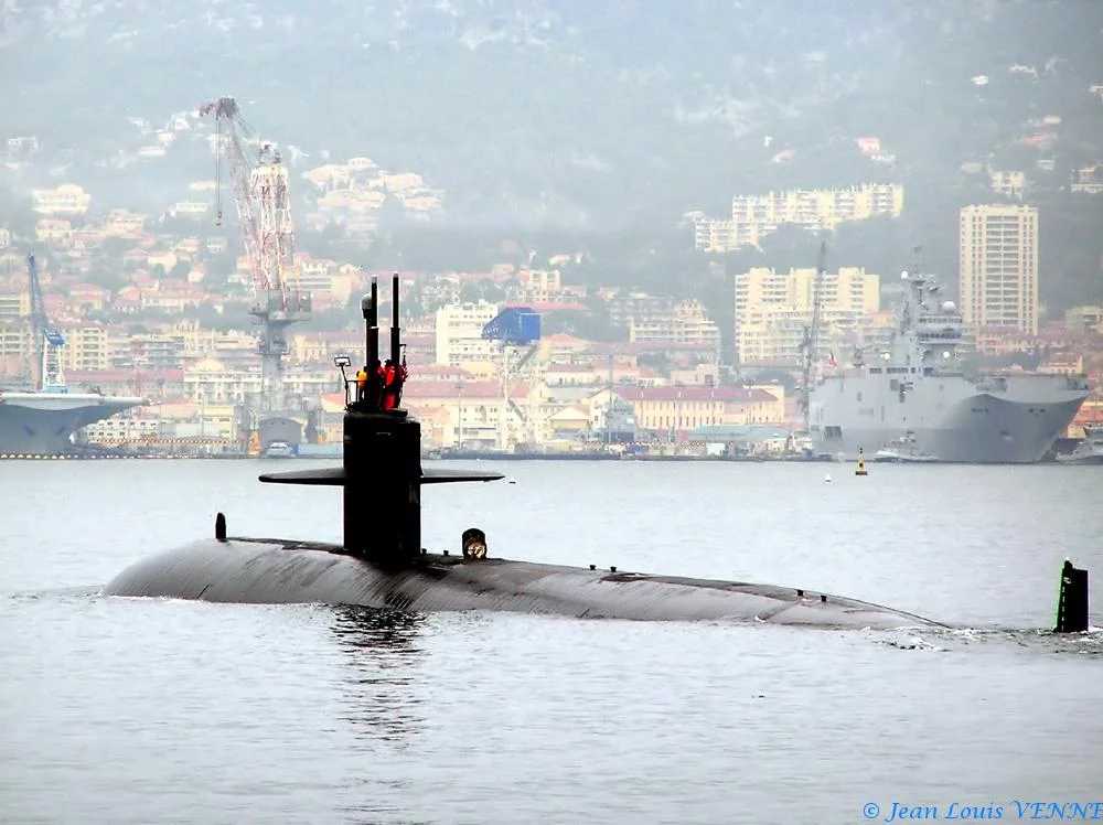 Un SNA américain arrive dans le port de Toulon