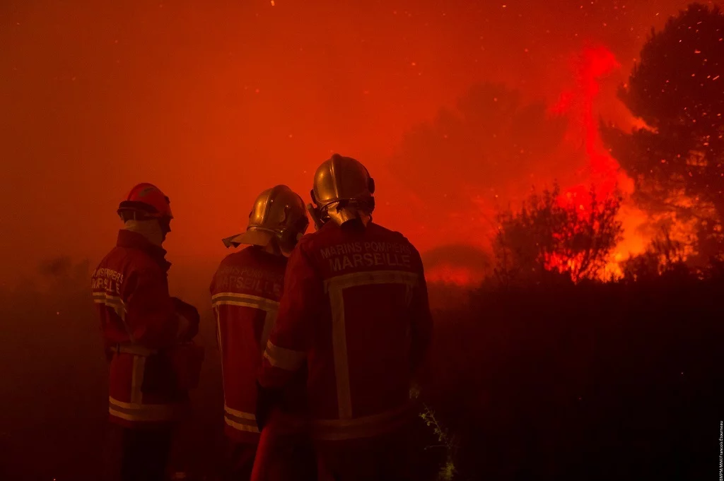 Le bataillon de marins pompiers de Marseille au cœur des incendies dans les Bouches-du-Rhône