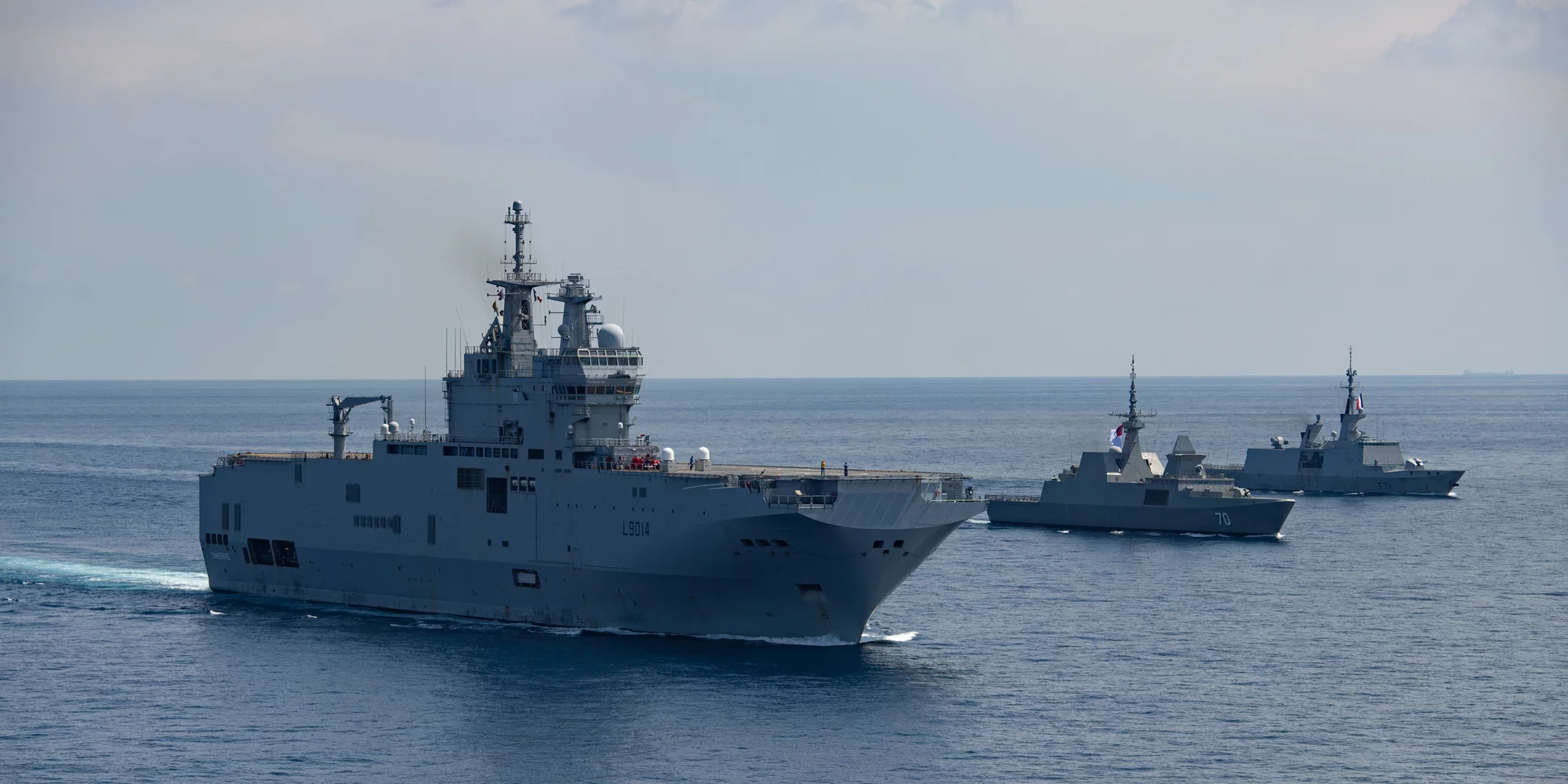 Le Tonnerre, la frégate singapourienne Steadfast et le Surcouf