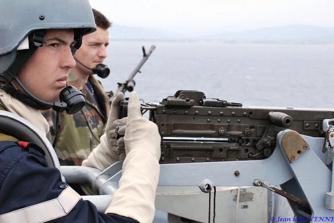 Défense contre les embarcations menaçantes