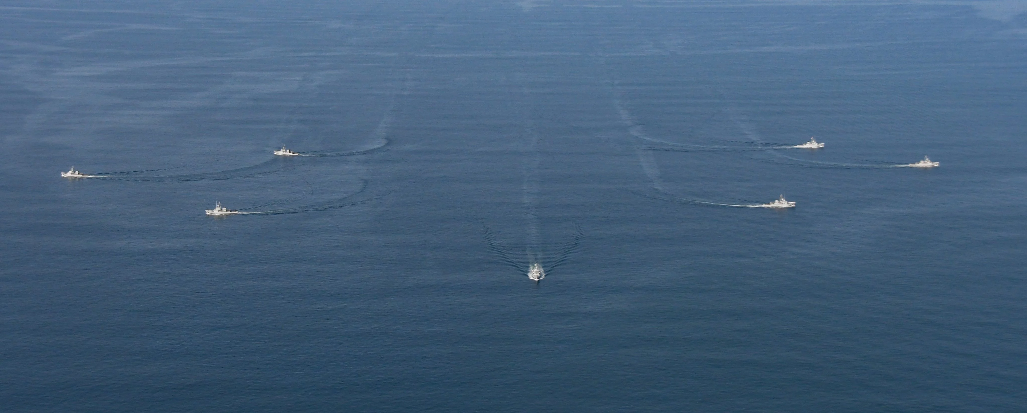 Photo de groupe des bâtiments-école de la marine nationale