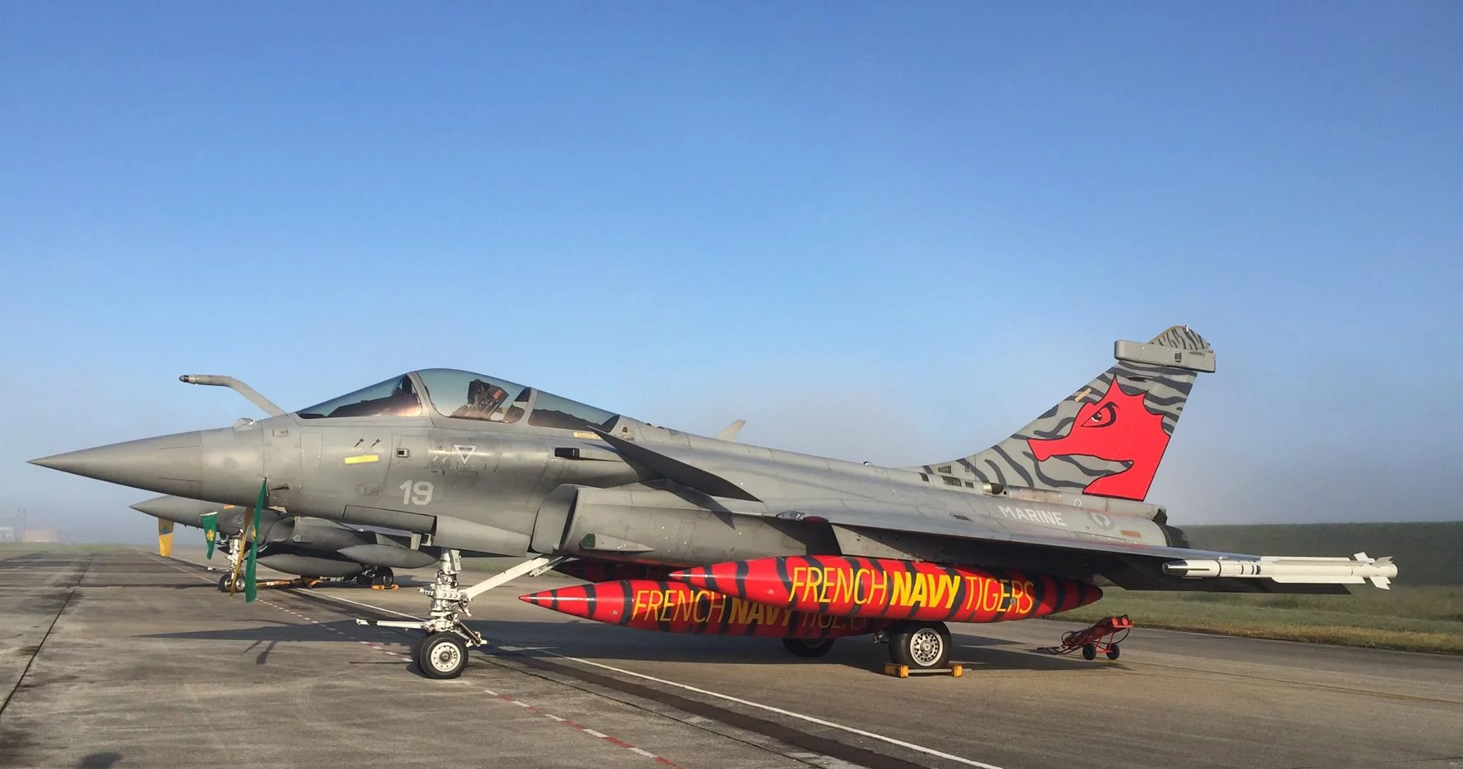 Un Rafale Marine avec sa décoration spéciale Tiger Meet