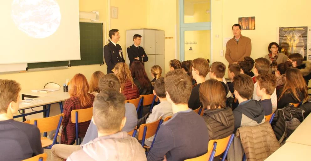 Le commandant du « Jean Bart » présente la Marine et ses missions aux élèves de 3ème