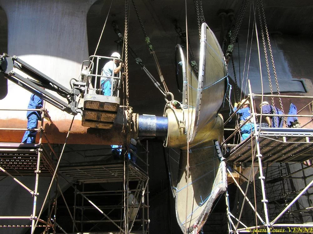 La seconde hélice du porte-avions