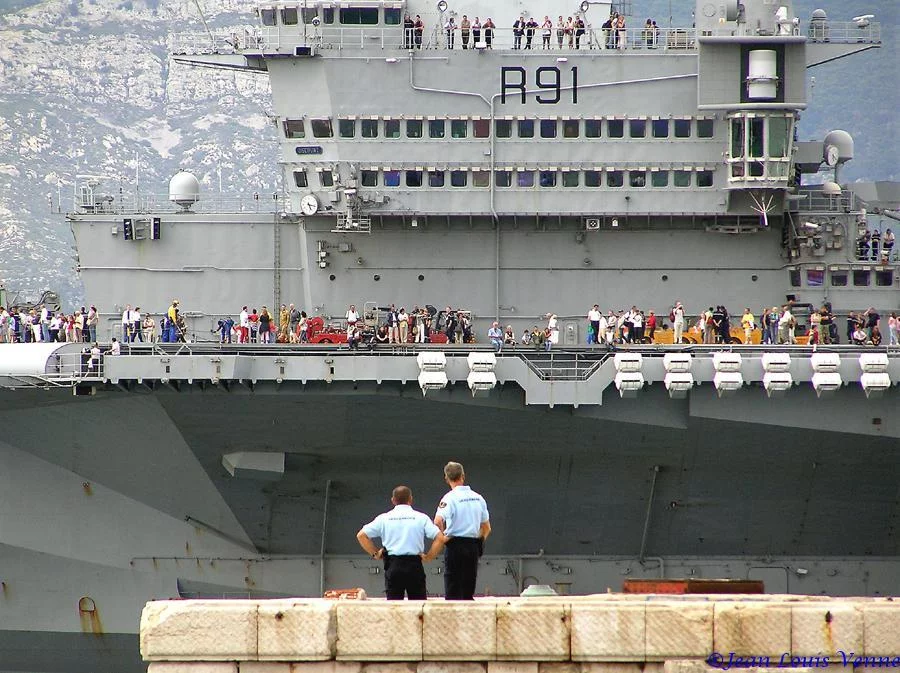 La sortie des familles du Charles de Gaulle
